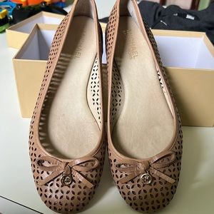 Michael Kors Tan Flats 8 1/2 M